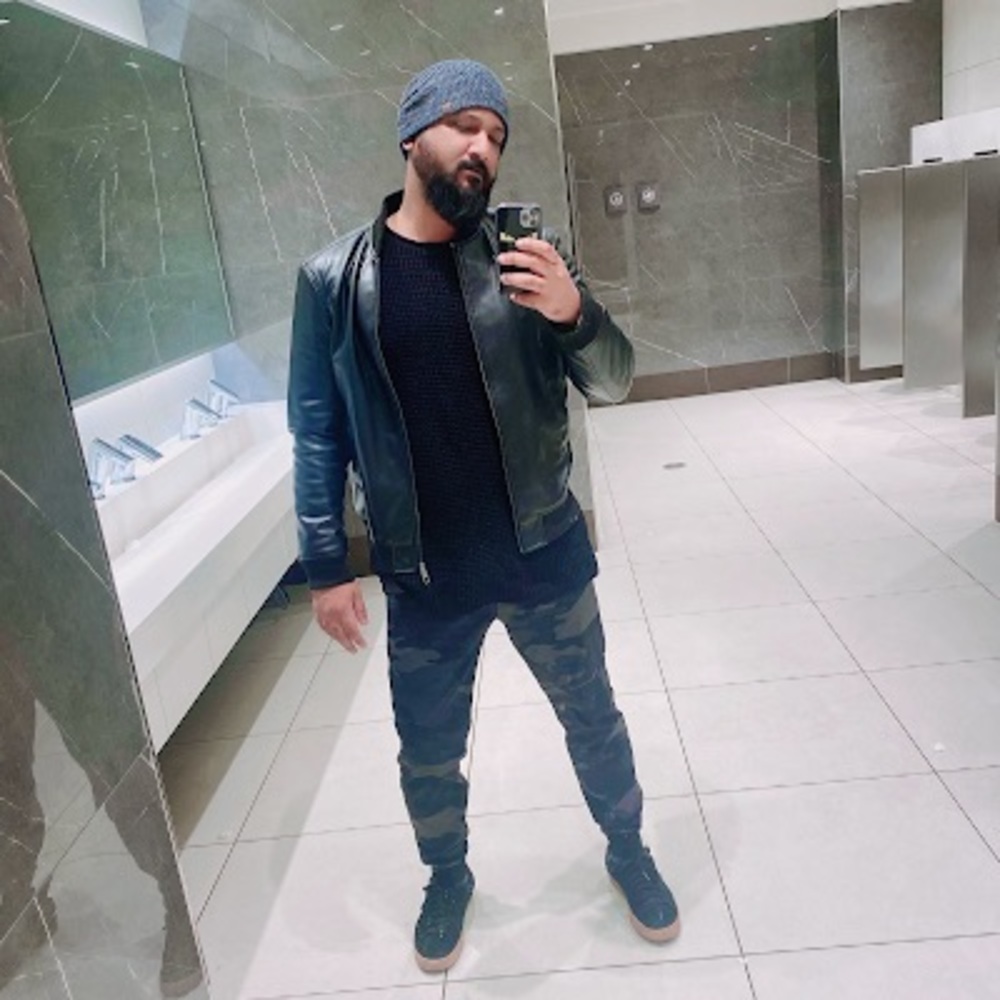 Meet your Posher, Naveed